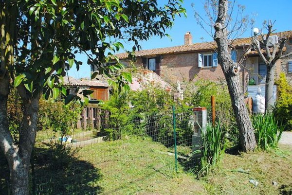 casale in vendita a Cortona in zona Vallone