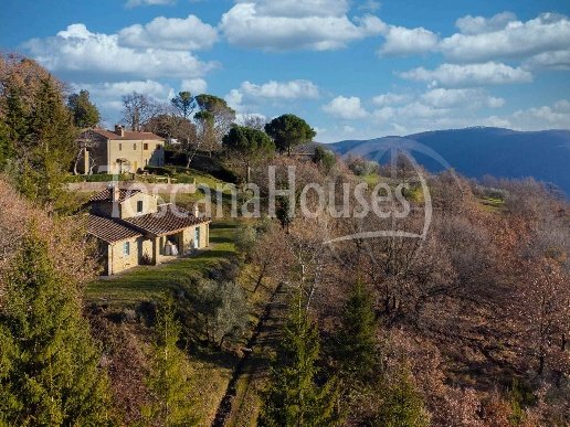 casa indipendente in vendita a Cortona in zona Mercatale
