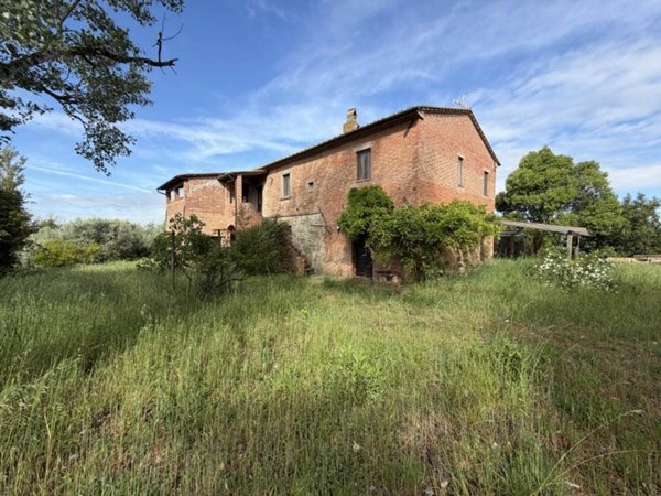 casa indipendente in vendita a Cortona in zona Camucia