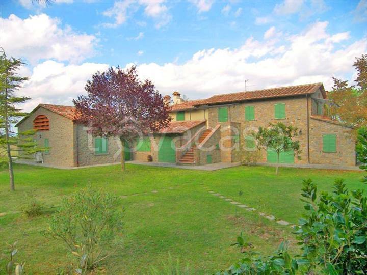 casa indipendente in vendita a Cortona