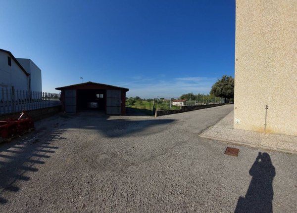 locale di sgombero in vendita a Cortona