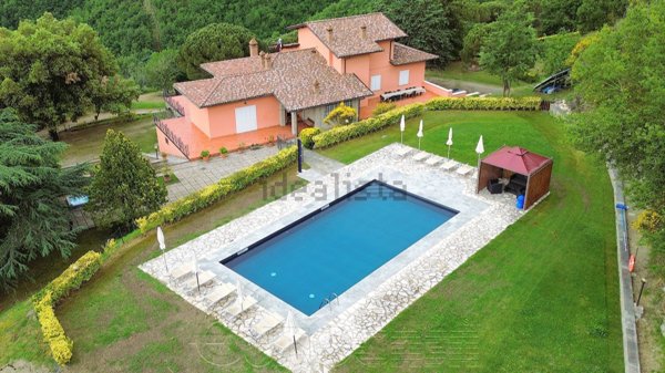 casa indipendente in vendita a Cortona