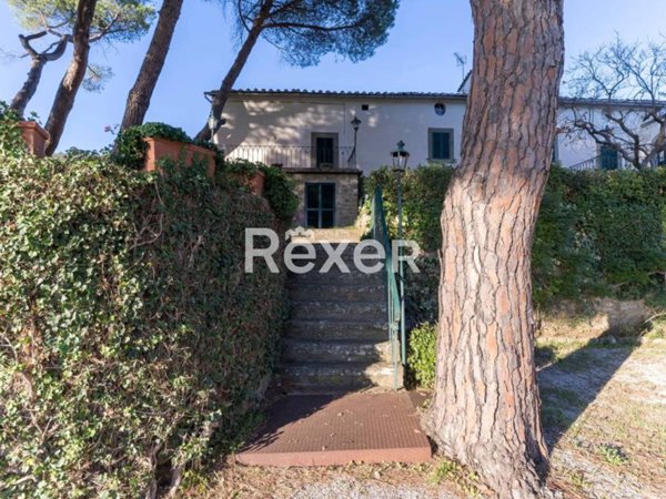 casa indipendente in vendita a Cortona