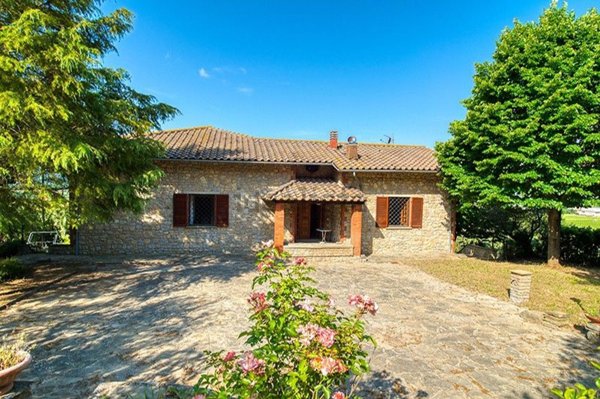 casa indipendente in vendita a Cortona in zona Terontola
