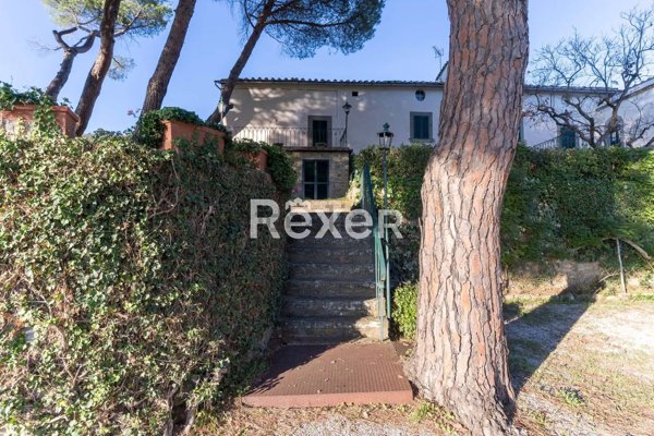 casa indipendente in vendita a Cortona