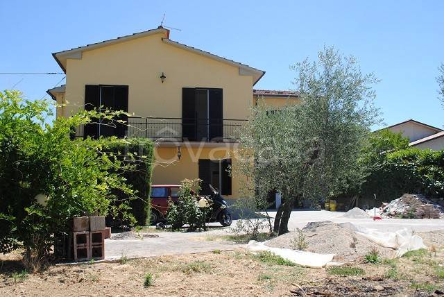 casa indipendente in vendita a Cortona in zona Fratta