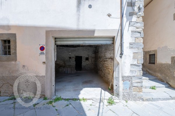 casa indipendente in vendita a Cortona