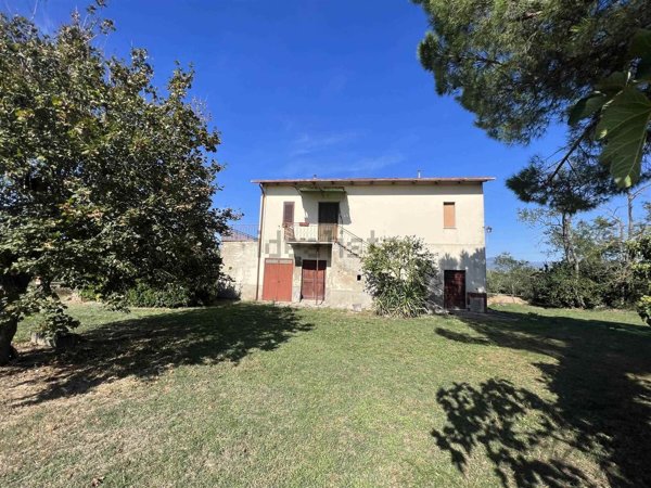 casa indipendente in vendita a Cortona