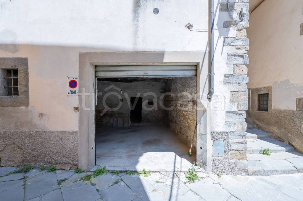 casa indipendente in vendita a Cortona