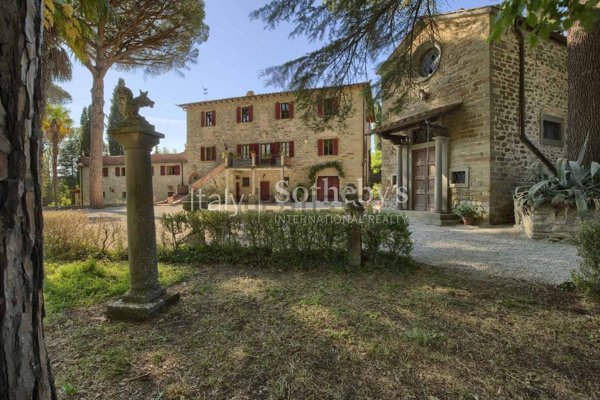 casa indipendente in vendita a Cortona