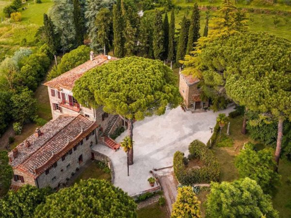 casa indipendente in vendita a Cortona