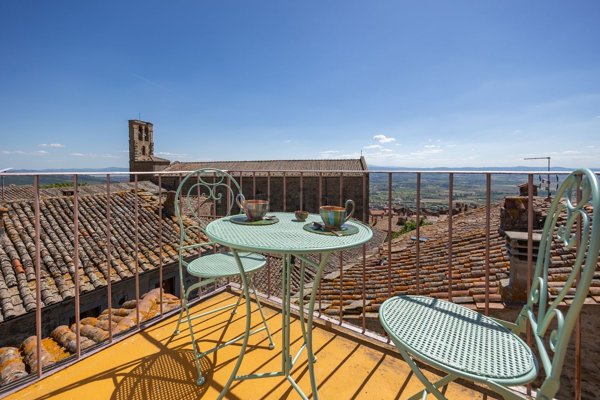casa indipendente in vendita a Cortona