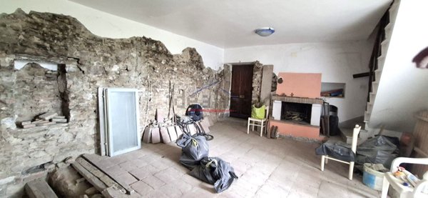 pentavano in vendita a Cortona