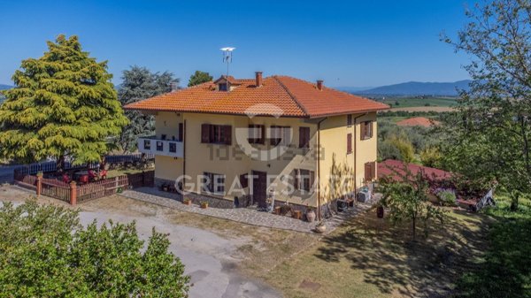 casa indipendente in vendita a Cortona