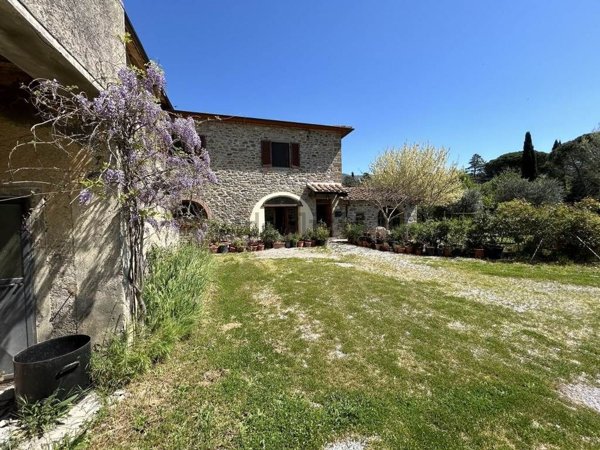 casa indipendente in vendita a Cortona in zona Montanare