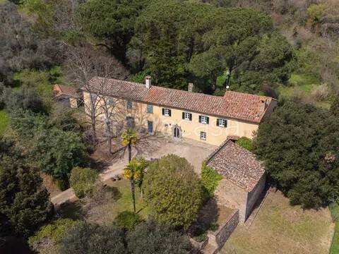 casa indipendente in vendita a Cortona