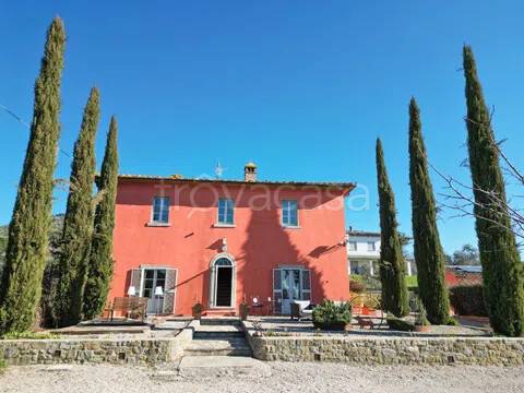 casa indipendente in vendita a Cortona
