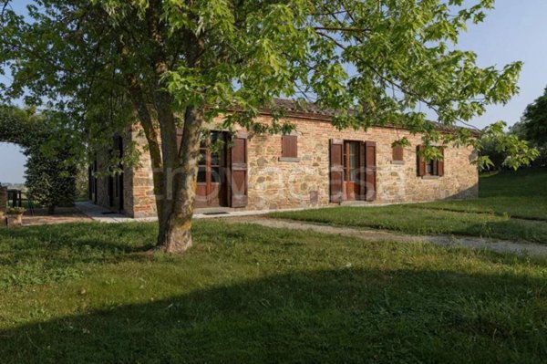 casa indipendente in vendita a Cortona