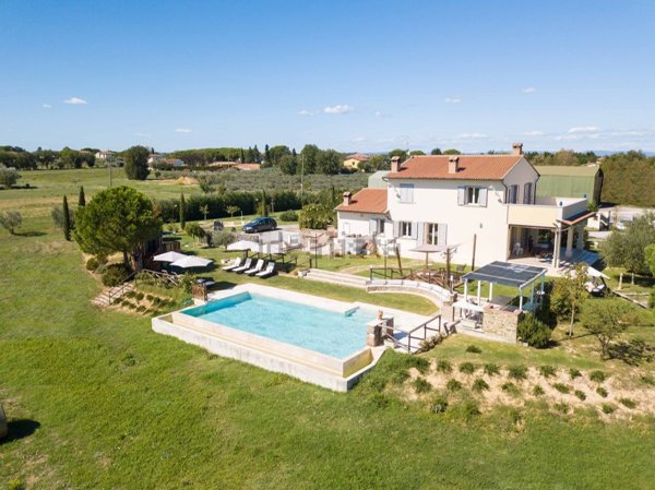 casa indipendente in vendita a Cortona