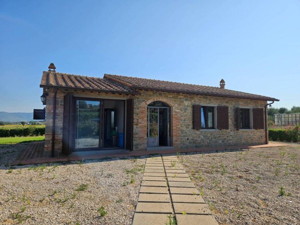 casa indipendente in vendita a Cortona