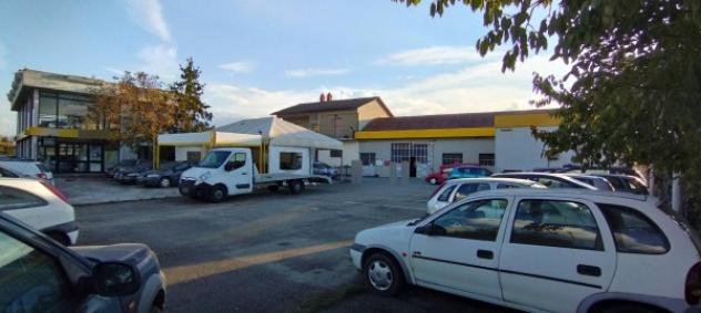negozio in vendita a Cortona in zona Camucia
