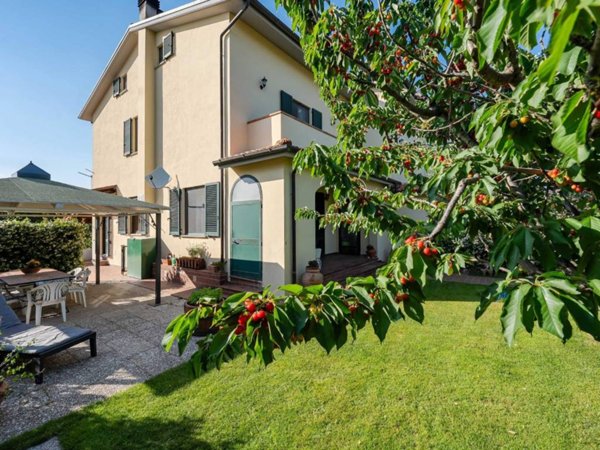 casa indipendente in vendita a Cortona in zona Pietraia
