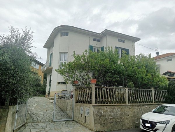 casa indipendente in vendita a Cortona in zona Terontola
