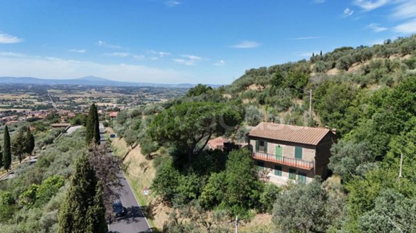 casa indipendente in vendita a Cortona