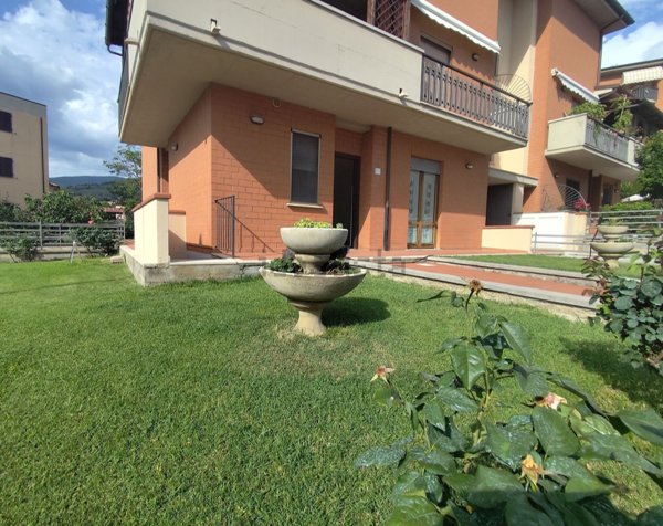 appartamento in vendita a Cortona in zona Camucia