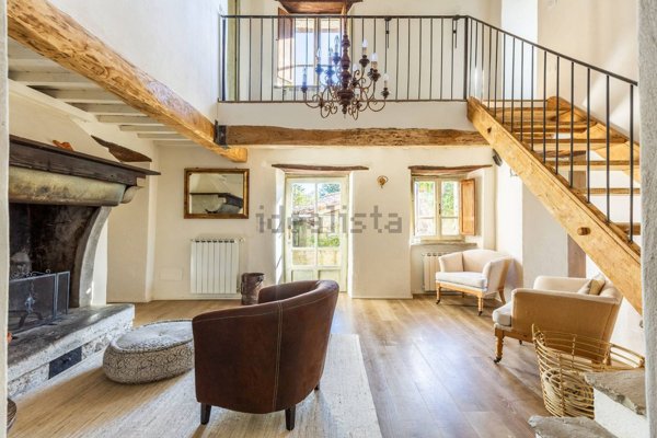 casa indipendente in vendita a Cortona in zona Pierle
