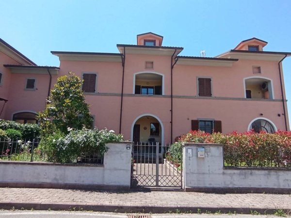 casa indipendente in vendita a Cortona in zona Vallone