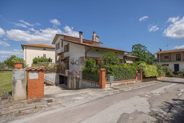 casa indipendente in vendita a Cortona in zona Montecchio