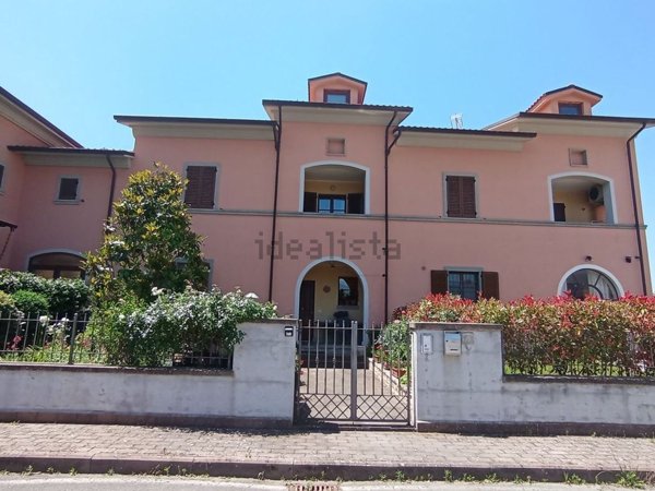 casa indipendente in vendita a Cortona in zona Vallone