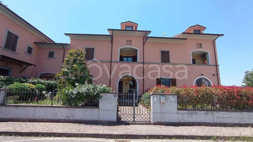 casa indipendente in vendita a Cortona in zona Camucia