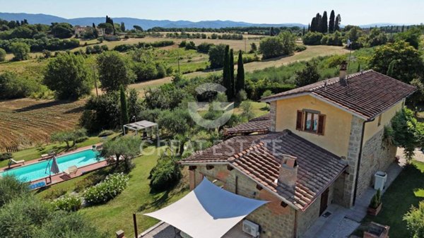 casa indipendente in vendita a Cortona