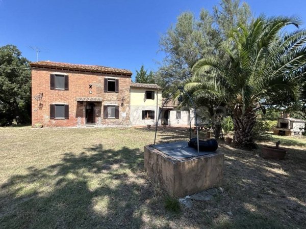casa indipendente in vendita a Cortona