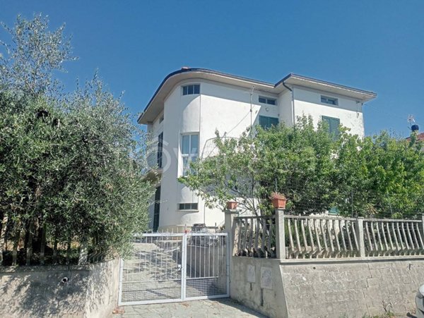 casa indipendente in vendita a Cortona in zona Terontola