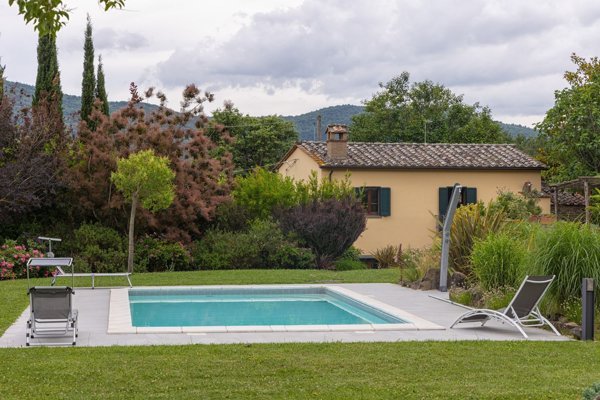 pentavano in vendita a Cortona in zona Montanare