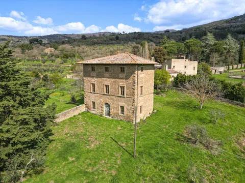 casa indipendente in vendita a Cortona