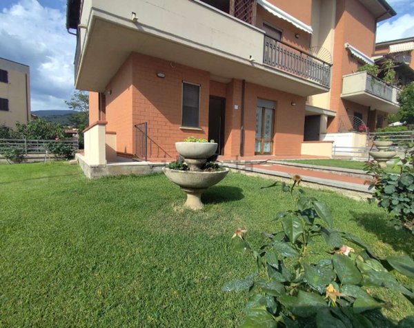appartamento in vendita a Cortona in zona Camucia