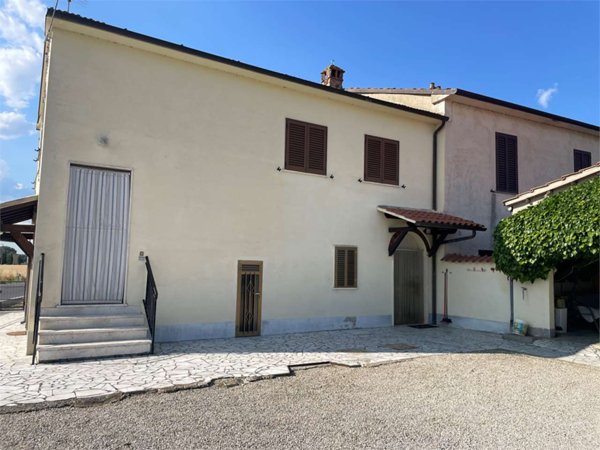 casa indipendente in vendita a Cortona in zona Chianacce