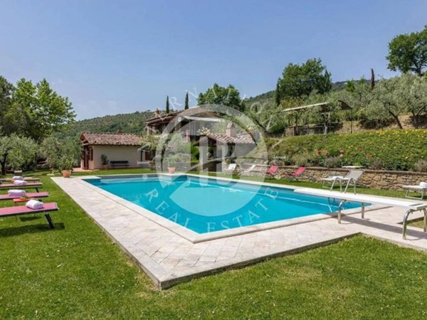 casa indipendente in vendita a Cortona