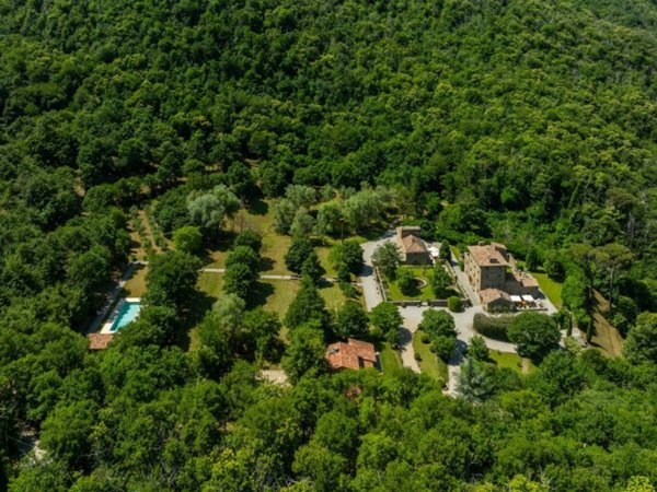 casa indipendente in vendita a Cortona