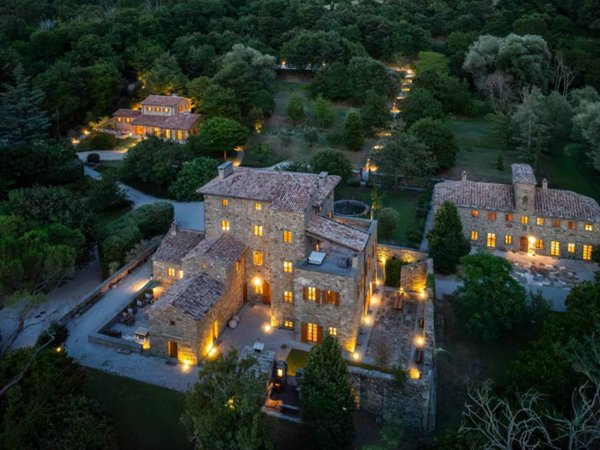 casa indipendente in vendita a Cortona