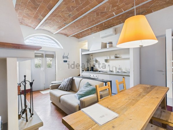 casa indipendente in vendita a Cortona