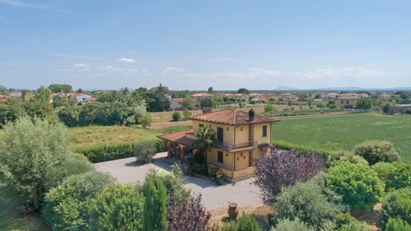 casa indipendente in vendita a Cortona