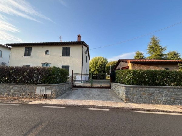 casa indipendente in vendita a Cortona