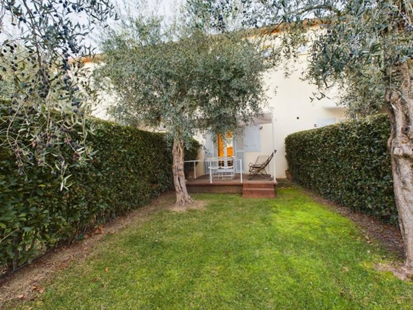 casa indipendente in vendita a Cortona