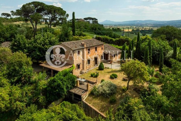 casa indipendente in vendita a Cortona