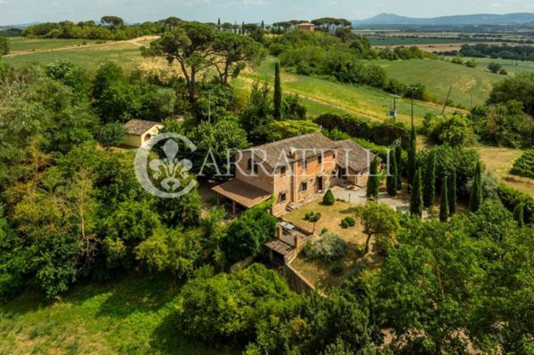casa indipendente in vendita a Cortona